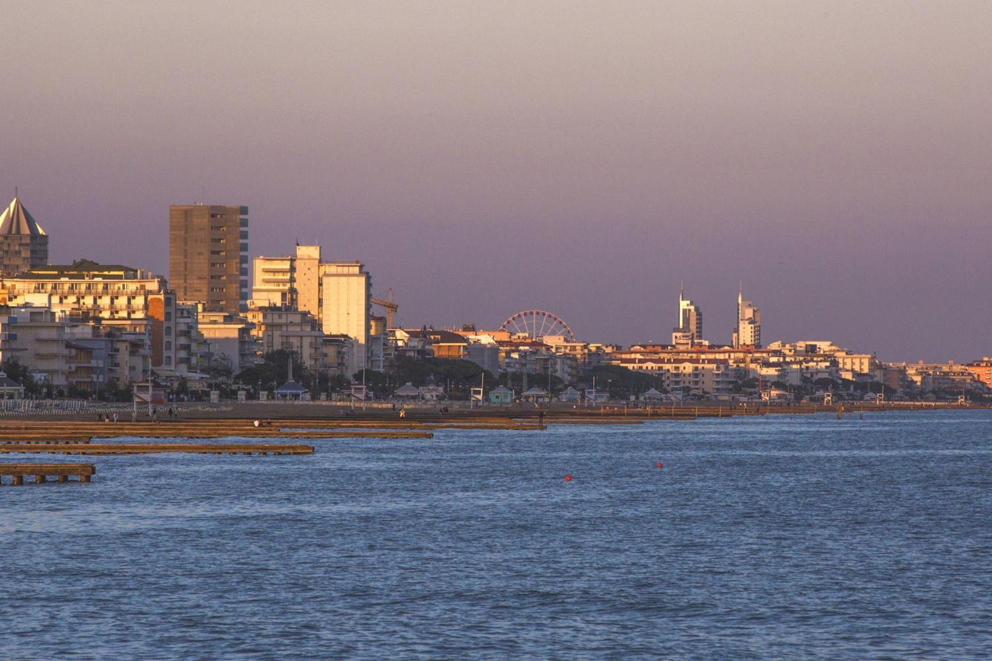 In 25353 Apartment *